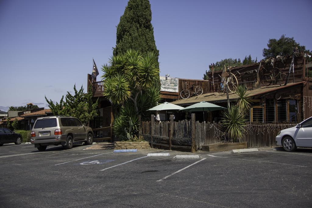 The Blue Sky Lodge Carmel Valley Exterior photo